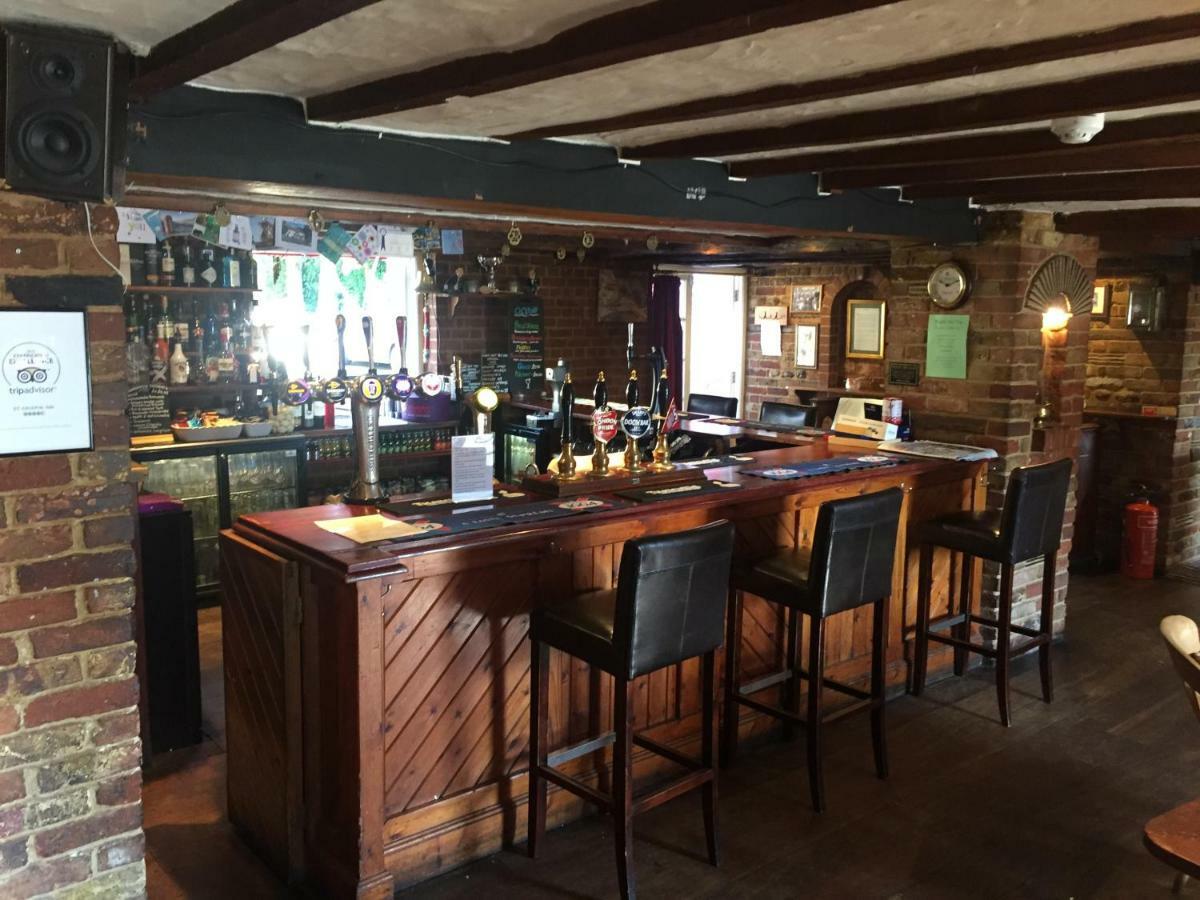 The St Crispin Inn Worth  Kültér fotó